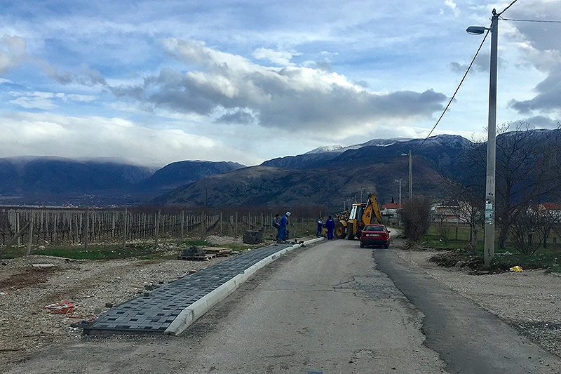 Izgradnja nogostupa u Vrapčićima