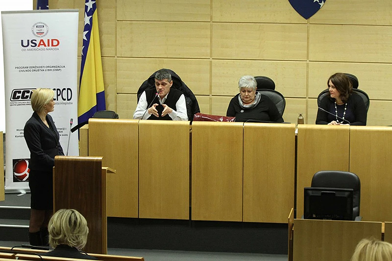 Porodilje nisu socijalni slučajevi, problematiku riješiti setom zakona