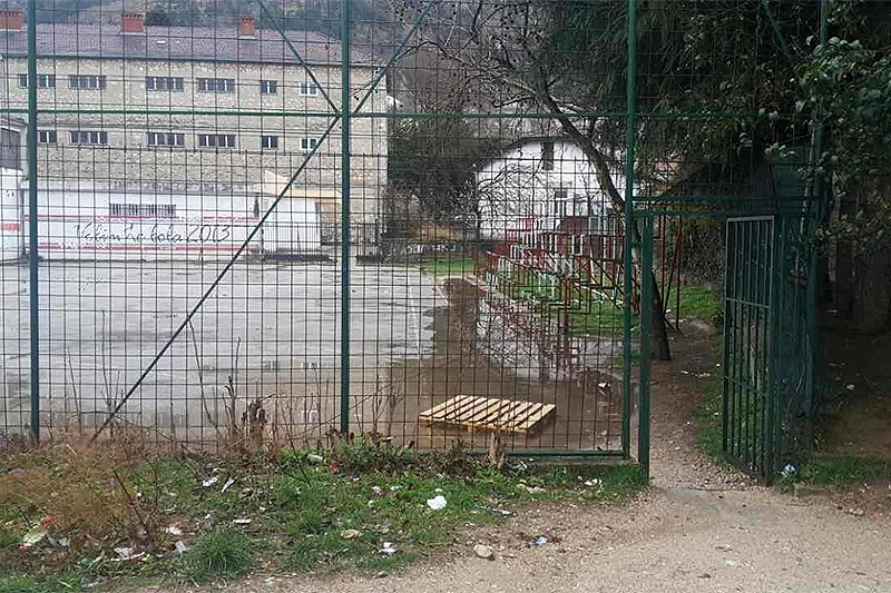 Neobičan ulazak u mostarsku školu