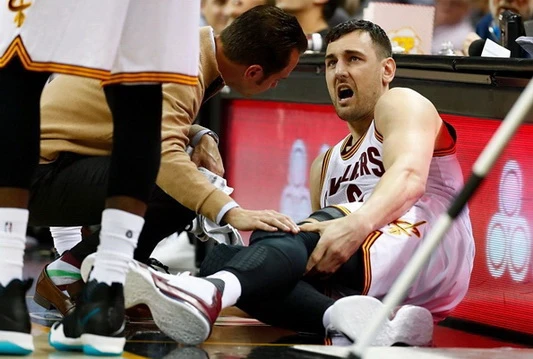 Bogut slomio nogu, upitan nastavak karijere