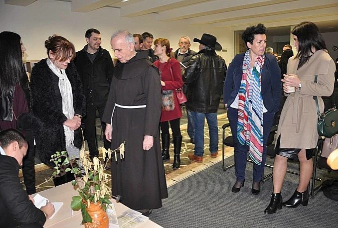 Čvrsti otisci pjesnika Ivana Vrljića u stihovnom sazviježđu