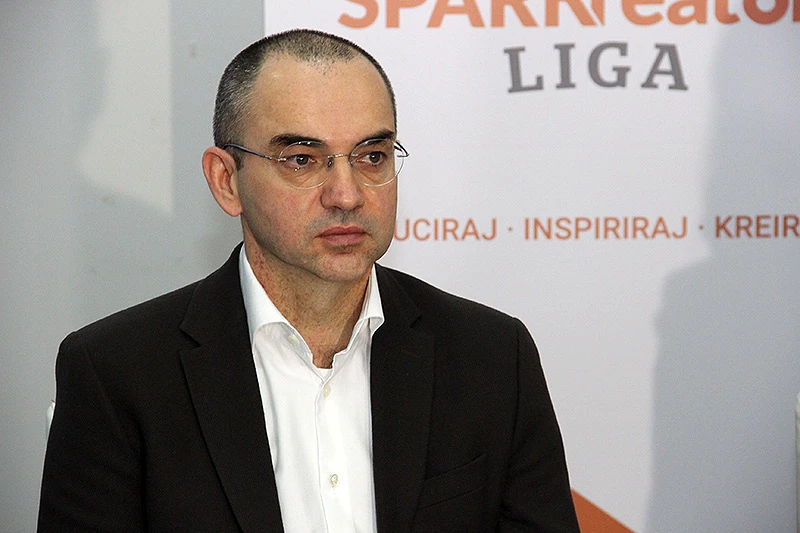 Bakić: Problem informatizacije škola nije u premalo novca, nego u pogrešnom usmjeravanju resursa