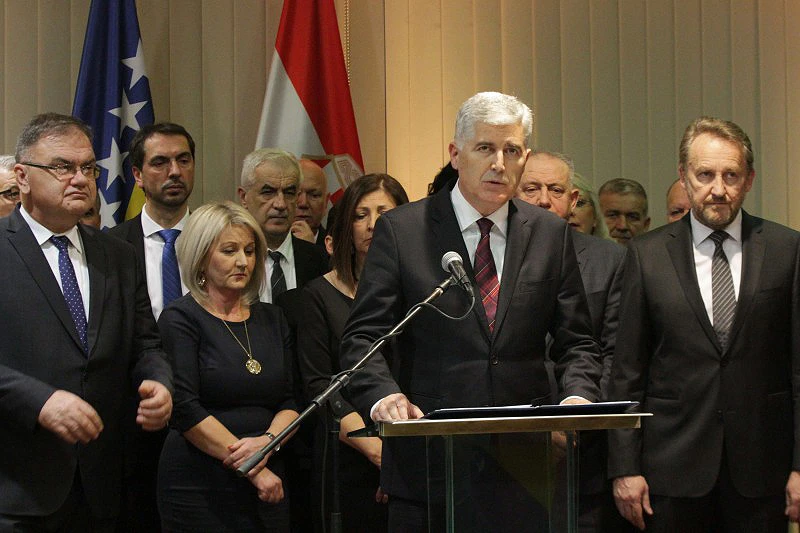 Čović uputio poruku Bakiru i Mladenu