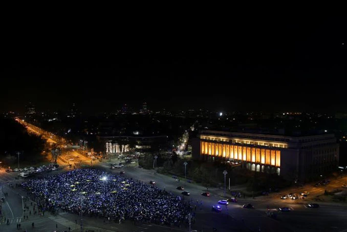 Demonstranti svojim tijelima formirali zastavu EU