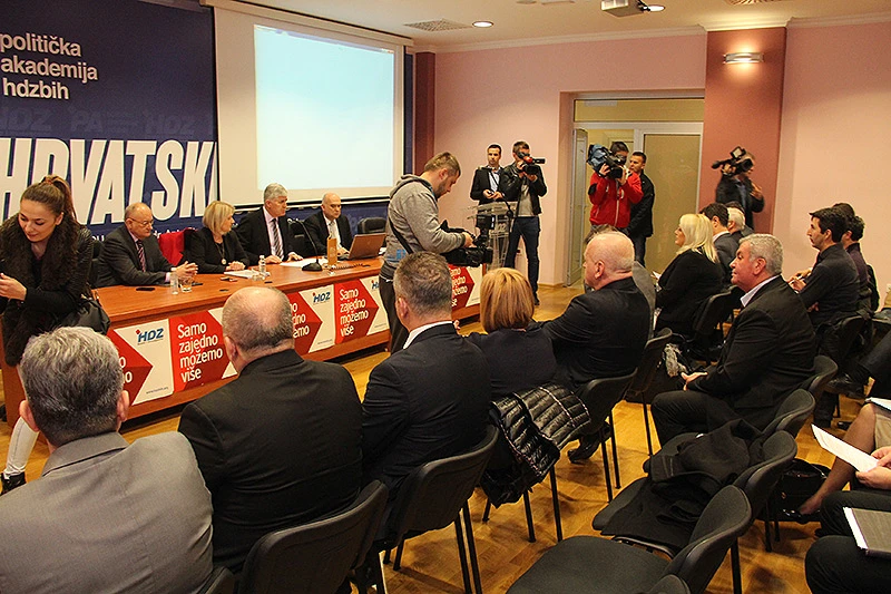 HNS napravio plan za pregovore sa Srbima i Bošnjacima