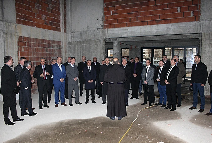 Slijedi unutarnje uređenje DOMPES-a