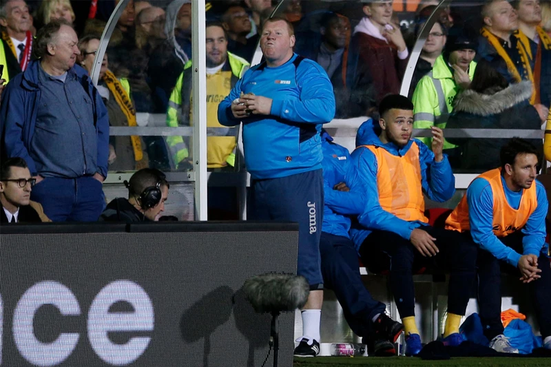 Kultni vratar Wayne Shaw ima ponudu da se slika nag!