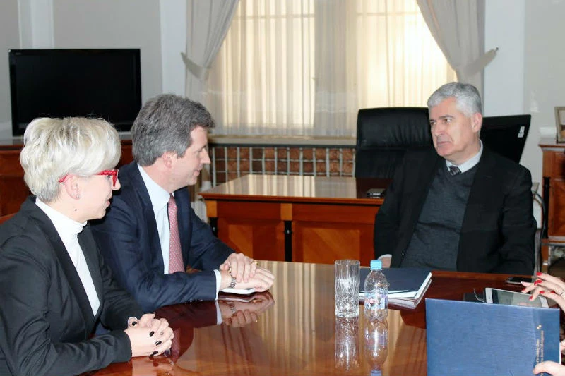 Čović s Fergusonom: U ovom trenutku važno spustiti tenzije