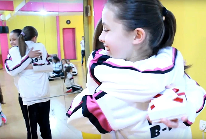 Plesni studio B-Dance poručuje 'Budimo prijatelji'