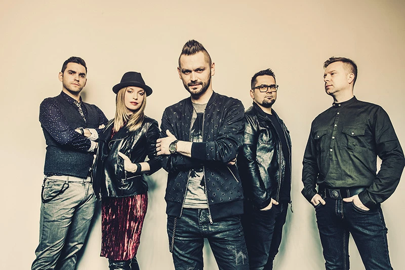 Vatra u akustik i električnoj varijanti