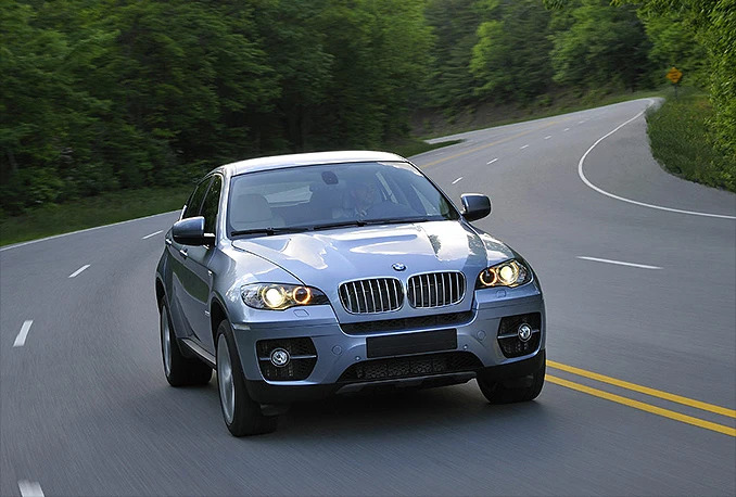 'Filmski': Presreo i oteo luksuzni BMW