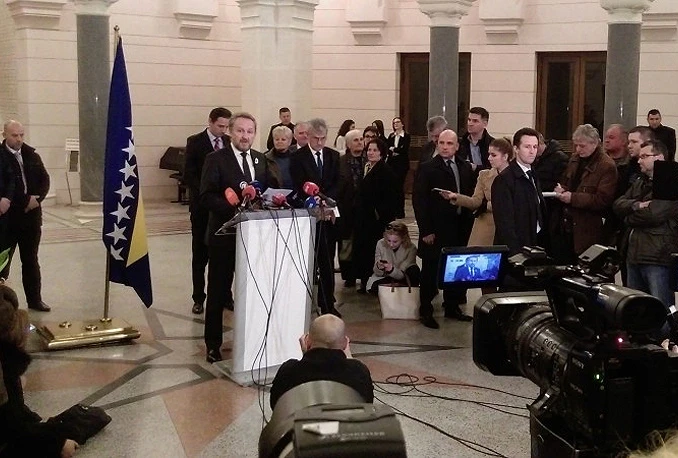Crnadak zloupotrebljava položaj ministra vanjskih poslova