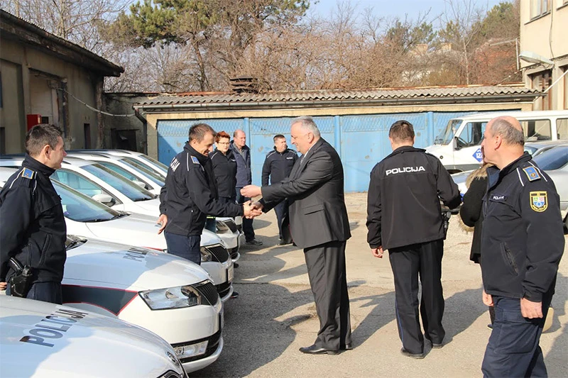 Policajci dobili 14 vozila