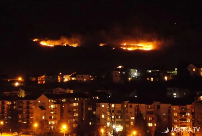Požar većih razmjera zahvatio brdo iznad Širokog Brijega