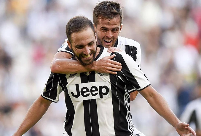 Juve slavio, Higuain sustigao Džeku