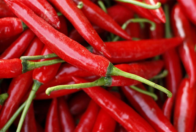 Pojeli ste preljutu hranu? Pogledajte koje namirnice će vam pomoći, a koje odmoći!