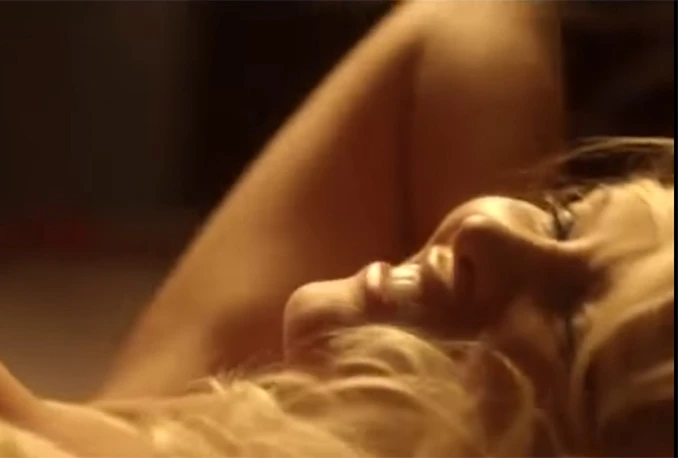 VIDEO | Pamela se s vibratorom u ruci protivi Valentinovu