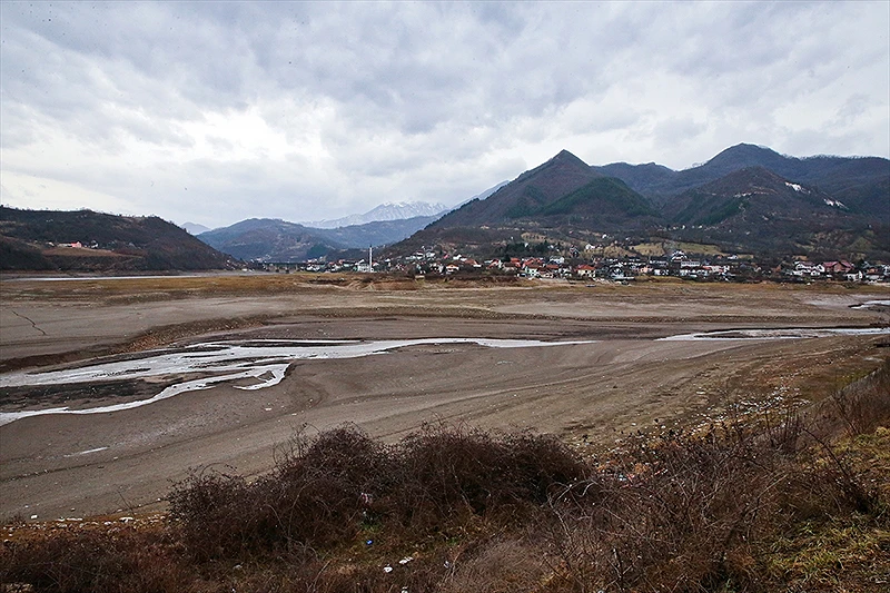 Vode nema, neslaganja ima: Ribari različito o katastrofi u Jablaničkom jezeru