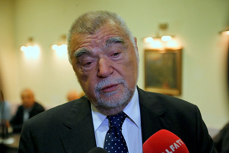 Mesić podnio ostavku na dužnost počasnog predsjednika SABA-e