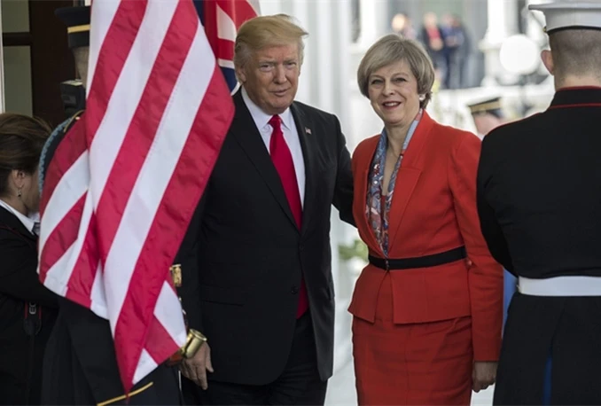 Theresa May se pravda: Ne slažemo se s Trumpovom zabranom