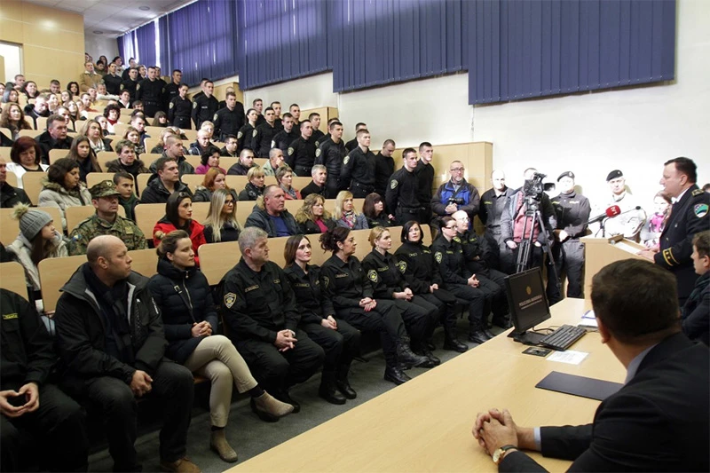VIDEO | FBiH bogatija za još 60 policajaca