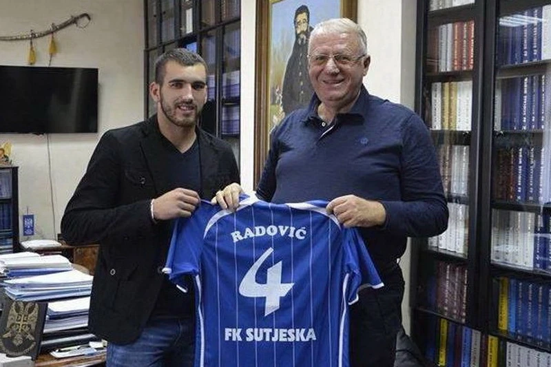 Niželigaš Zmaj ga odbio zbog veličanja Šešelja 