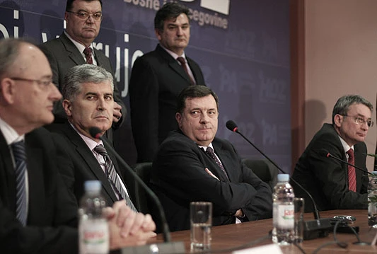 Dodik potvrdio da će s Čovićem raspravljati o temi koju SAD brani