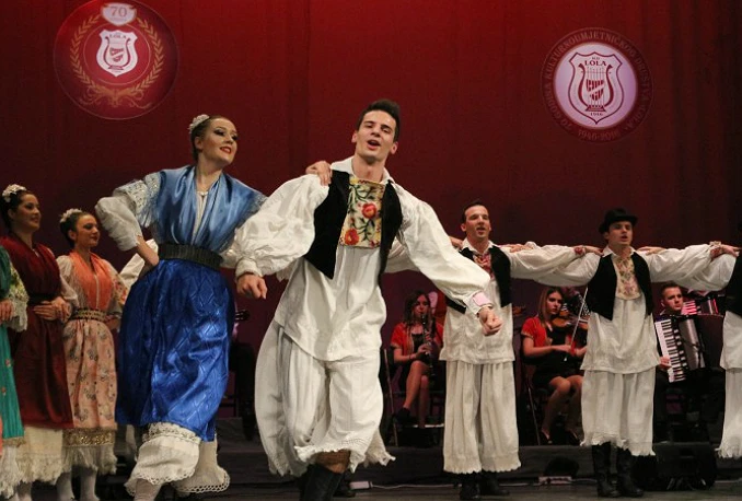 Kroz igru i pjesmu u 'Loli' nastalo 200 brakova