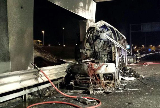 Tragedija u Italiji: U autobusnoj nesreći najmanje 16 poginulih školaraca