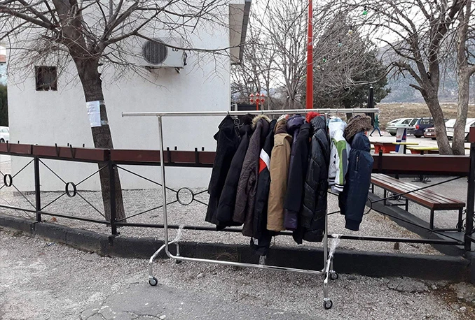 Mostar, je l' te sram? Ukraden stalak za humanitarnu akciju