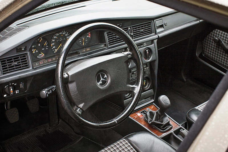 Riješena misterija u Mostaru: Sin razbio Mercedes pa 'ispala' krađa