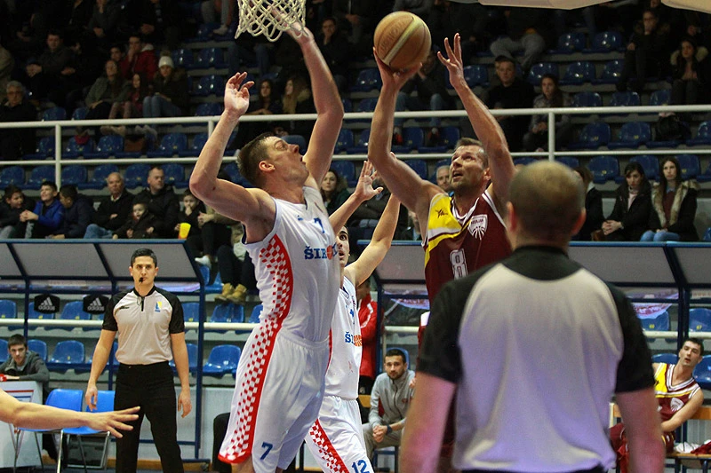 Široki rutinski protiv Bošnjaka, Kaštropil debitirao double-double učinkom