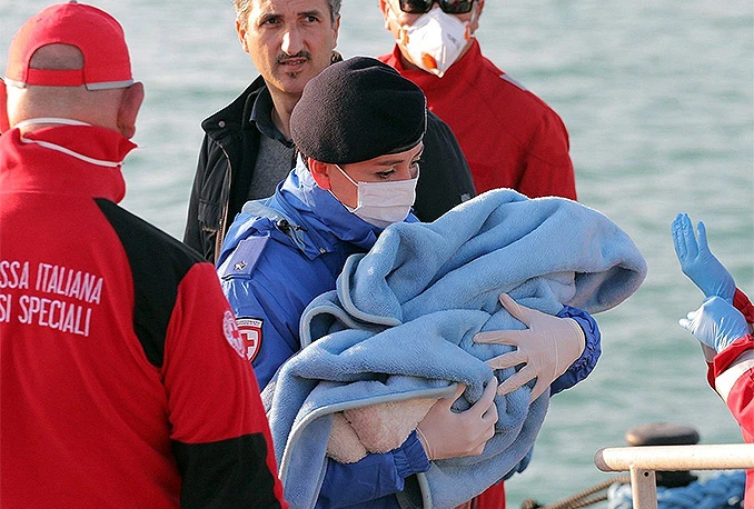 Nova tragedija na Mediteranu: Prevrnula se brodica sa 100 migranata