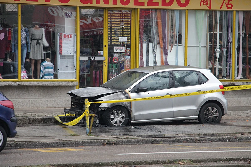 U Mostaru gorio automobil