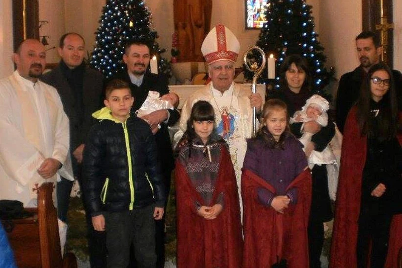 Kršteni treći blizanci u obitelji Sučić