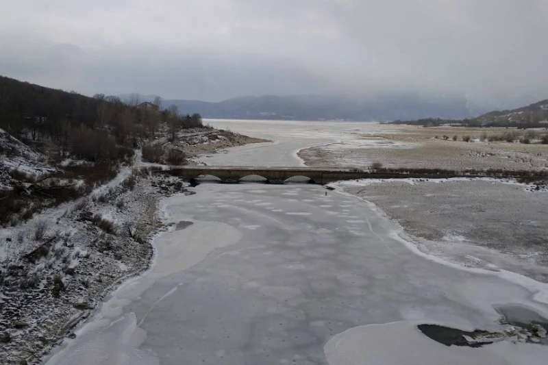Minusi zaledili i Buško jezero