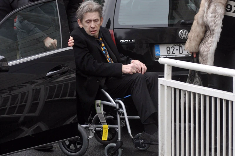 Kad se punkeri 'rolaju': Shane MacGowan u invalidskoj stolici
