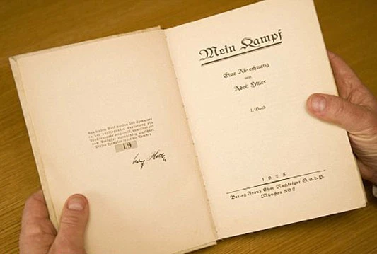 "Mein Kampf" s komentarima najprodavanija knjiga