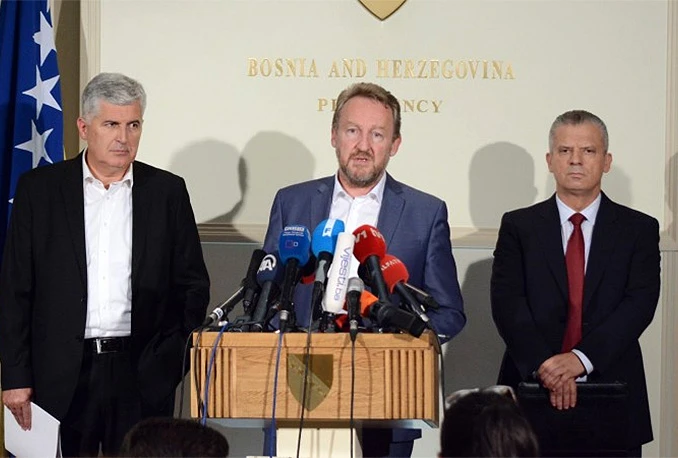 Dogovori o dogovaranju: Velika trojka se 2016. sastala 17 puta