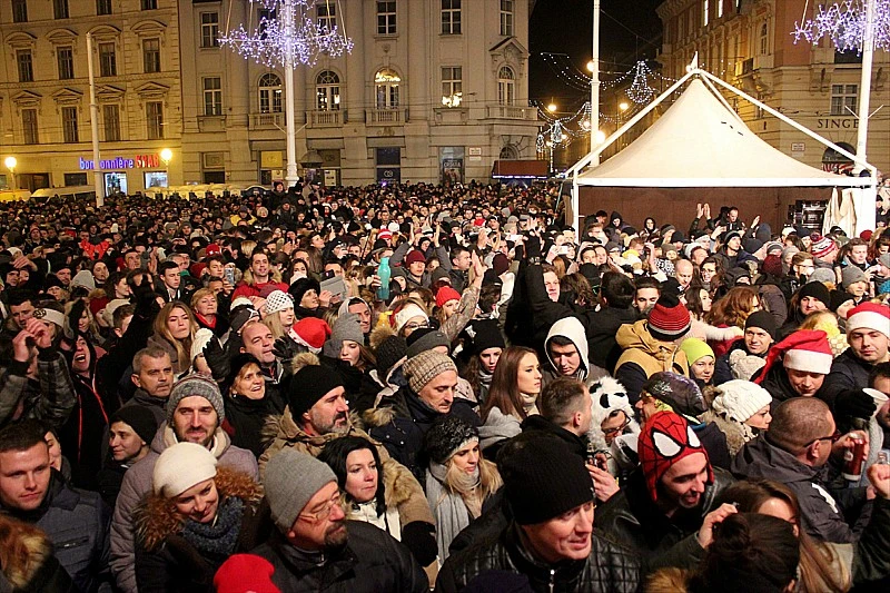 Regija na trgovima dočekala 2017. godinu