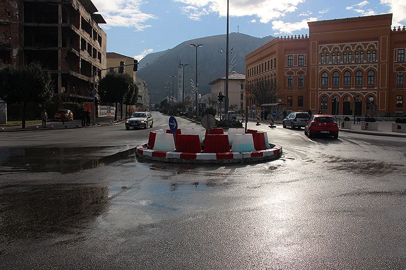 Postavljen montažni kružni tok kod Španjolskog trga