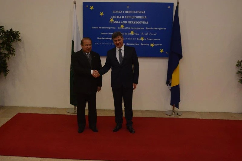Tko je sakrio božićno drvce u Sarajevu?