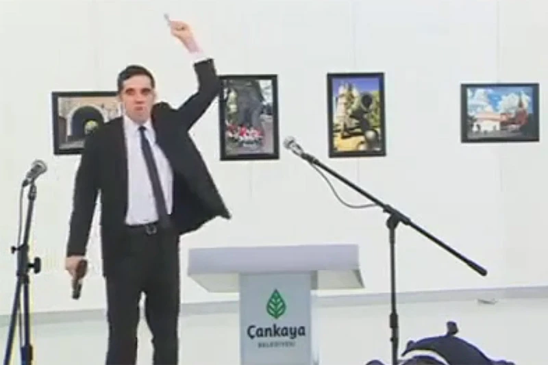 Atentat u Turskoj: Naoružani napadač upucao veleposlanika Rusije