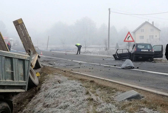 U nesreći na M-17 život izgubila jedna osoba