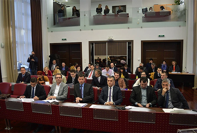 I ovo je BiH: Gradonačelnik sam sebi smanjio plaću za 40 posto