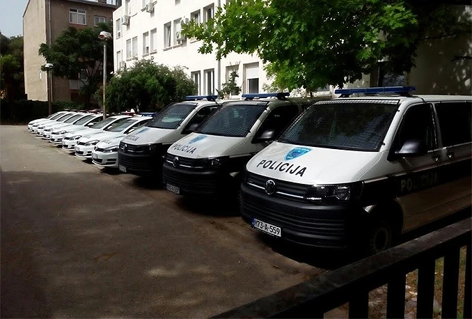 Naoružan pištoljem i kacigom opljačkao Lutriju u Mostaru