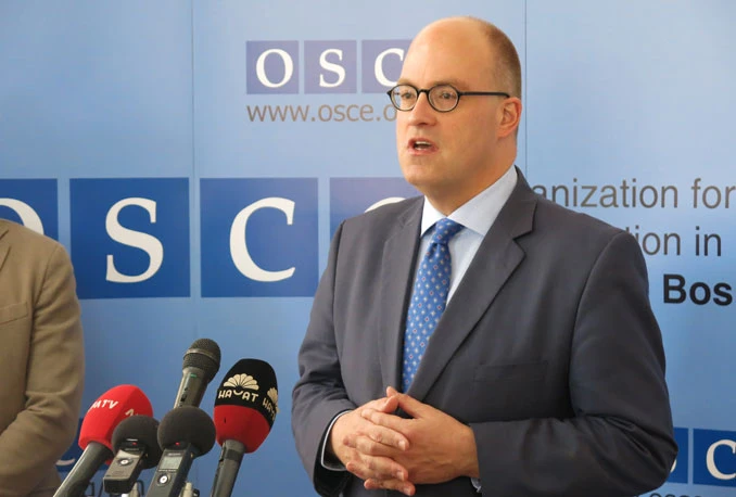 Moore: Bez stranačke veze, u BiH ne možeš dobiti posao za sina ili kćer