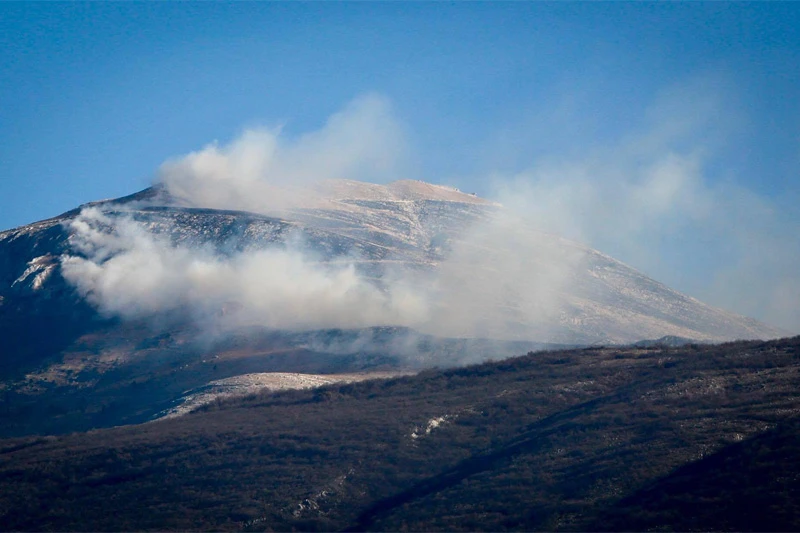 I dalje gori na vrhu Veleža, Prenju, području Idbra i iznad sela Ravne