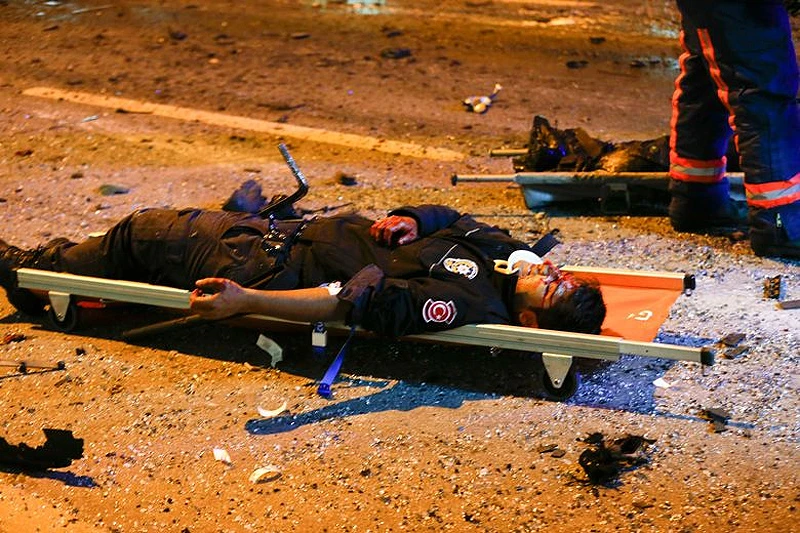 Meta napada u Istanbulu autobus s pripadnicima specijalne postrojbe policije