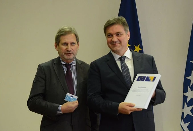 U Sarajevu uručen Upitnik: Traže se odgovori na više od 3.000 pitanja